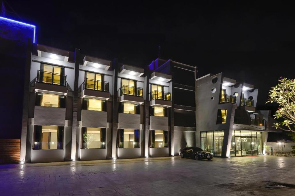 M Hotel Caotun Exteriör bild