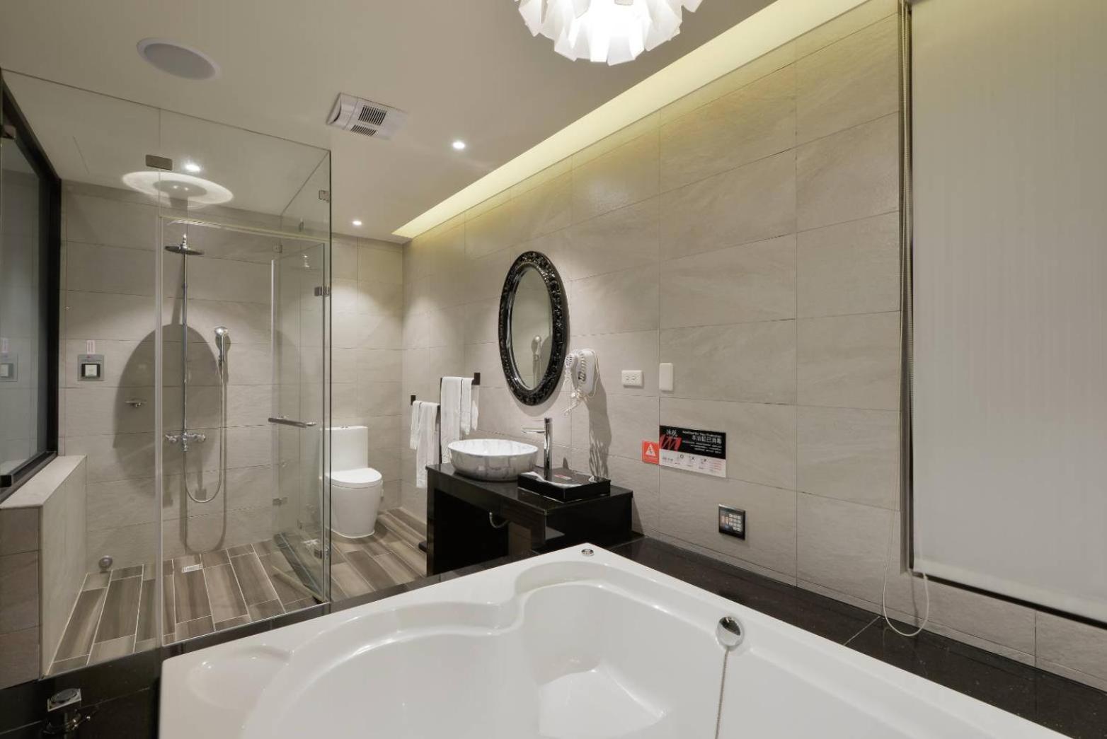 M Hotel Caotun Rum bild